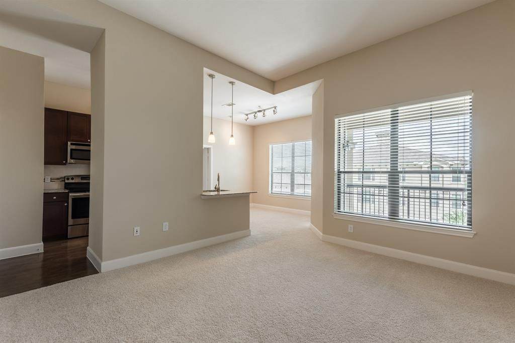 18545 University Boulevard - Photo 1