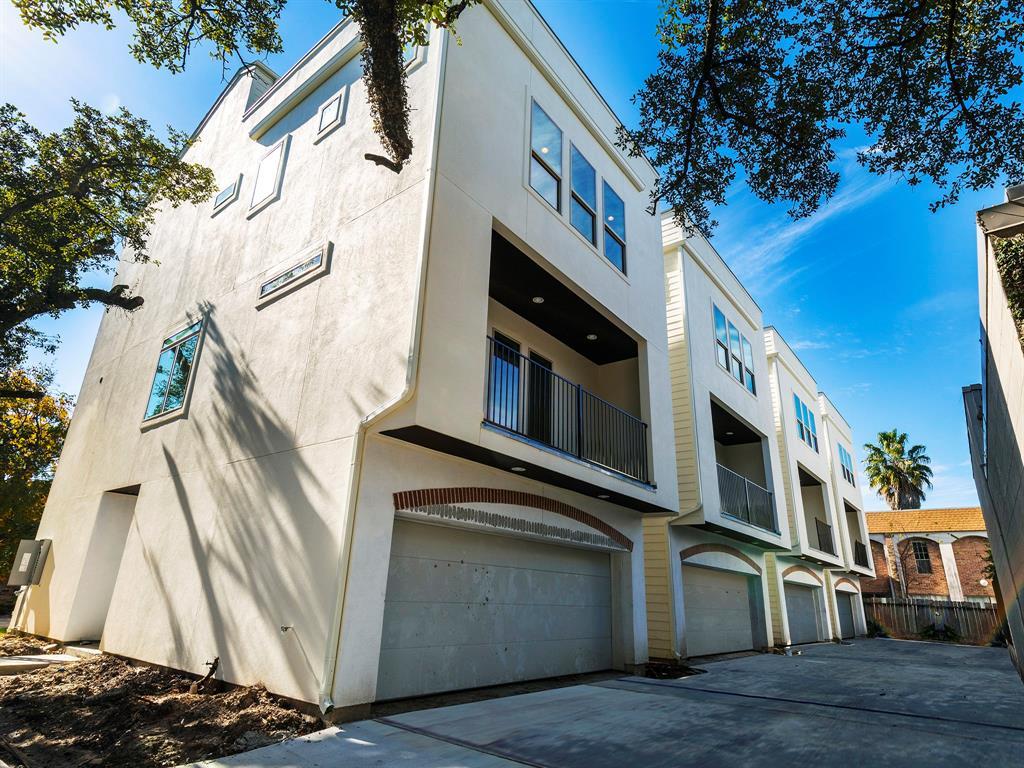 4504 Mount Vernon Street - Photo 1