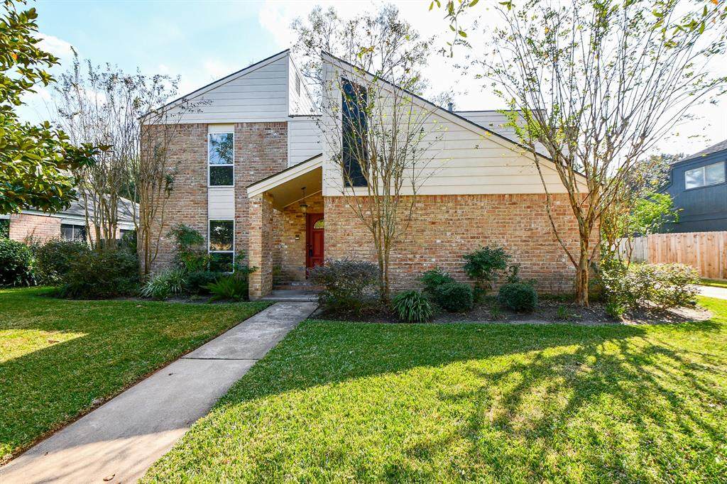 3515 Summit Drive - Photo 1