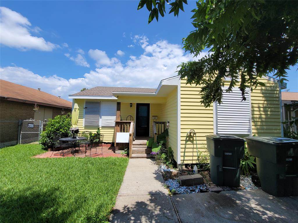 4608 Avenue Q 1/2 - Photo 1