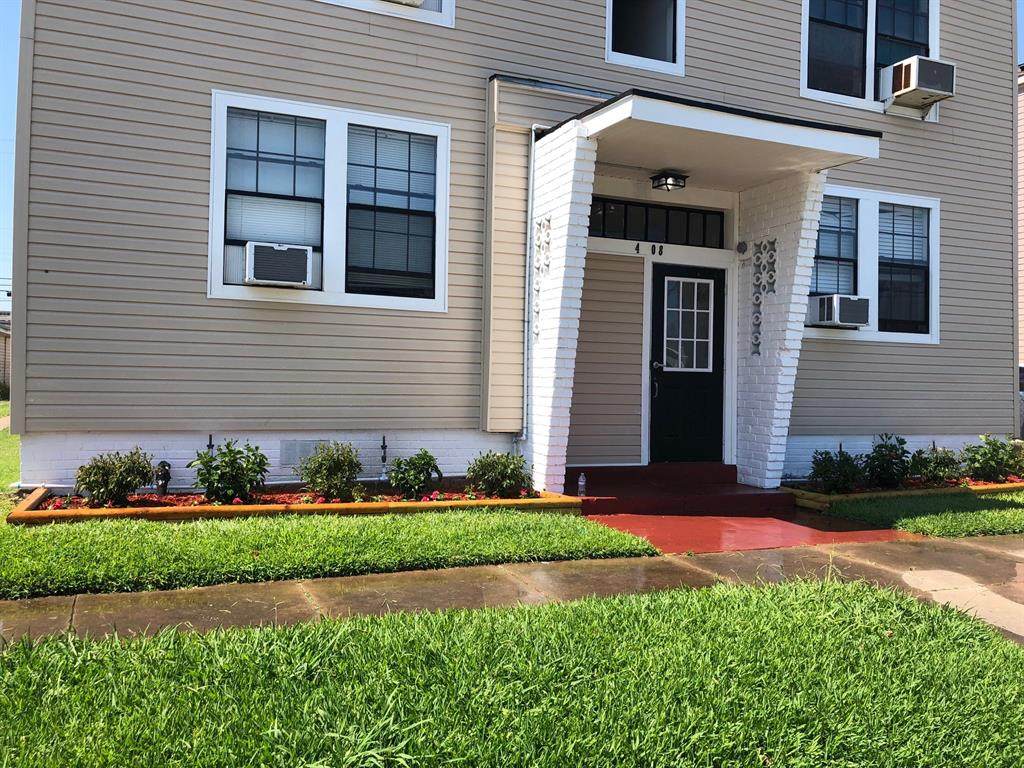 4108 Avenue S 1/2 - Photo 1