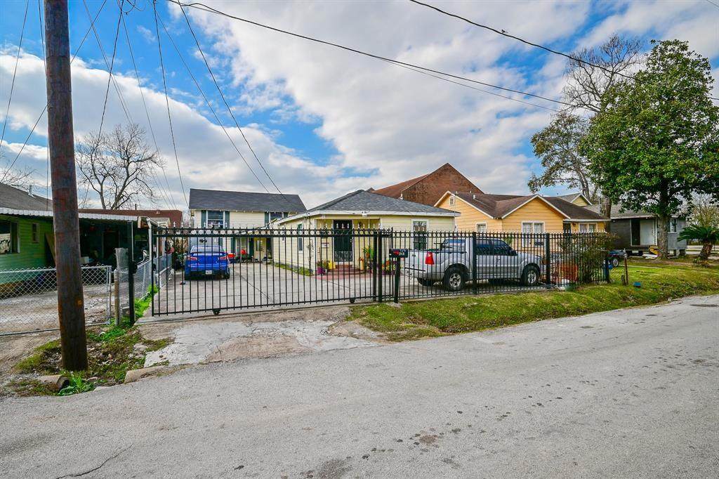 2315 Chew Street - Photo 1