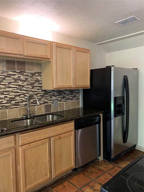 25 Lakeway Street - Photo 1