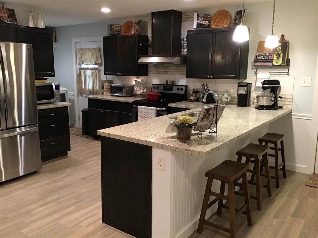 11 Lakeway Street - Photo 1