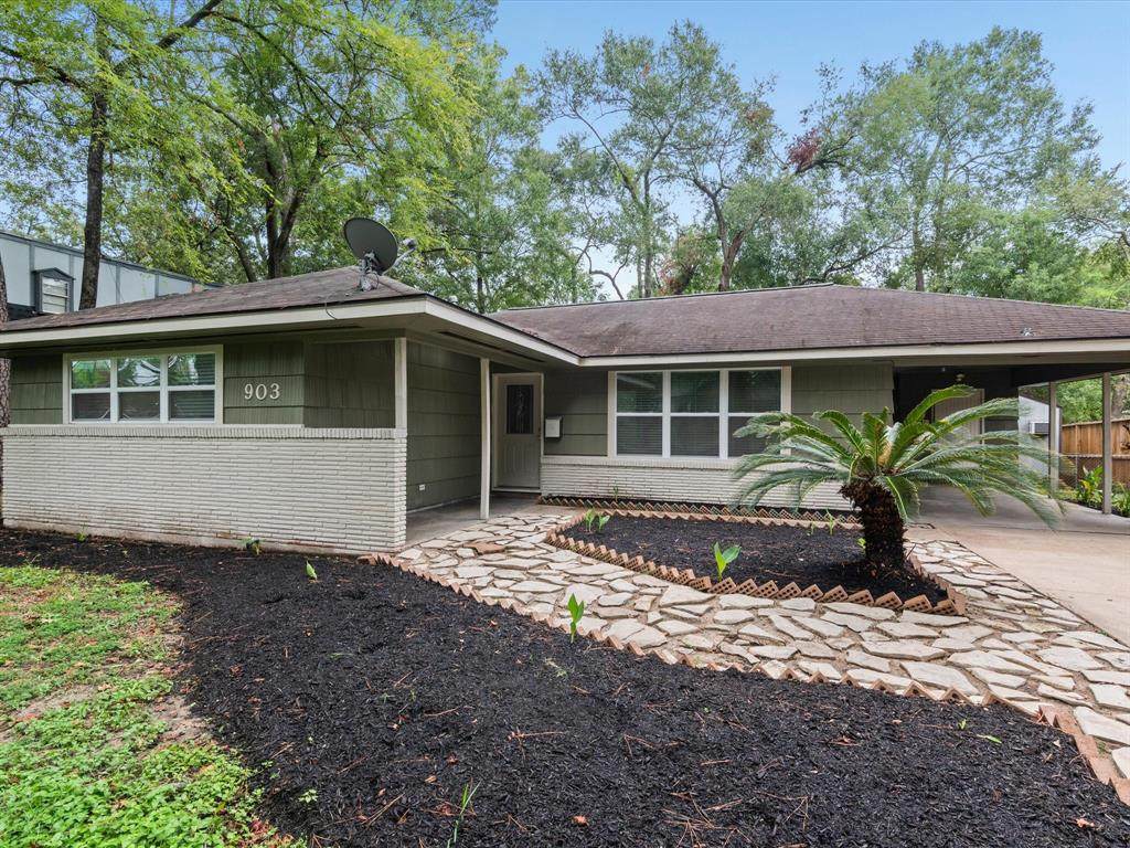 903 Thomas Avenue - Photo 1