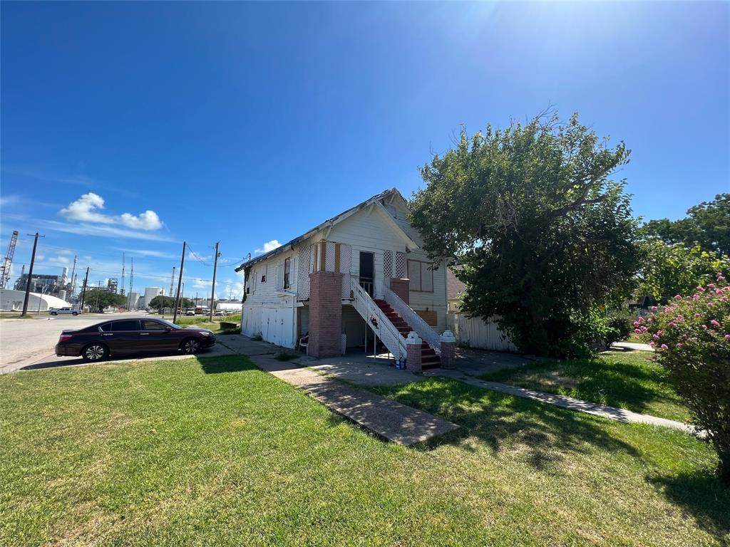 403 1st Avenue - Photo 1