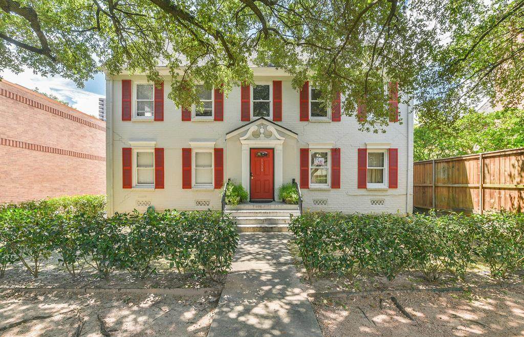 1111 Banks Street - Photo 1