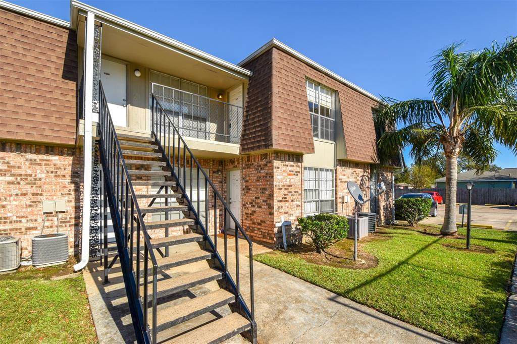 5252 Twin City Highway - Photo 1