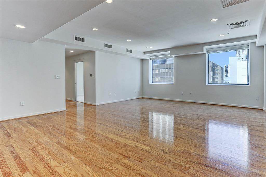 914 Main Street - Photo 1