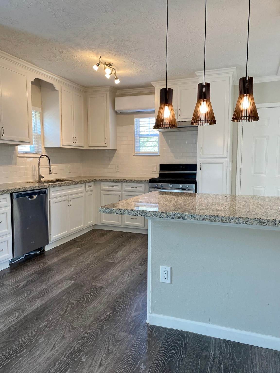 3427 Hadley Street - Photo 1