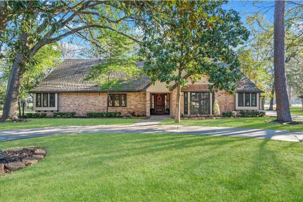 570 Roanoke Drive - Photo 1