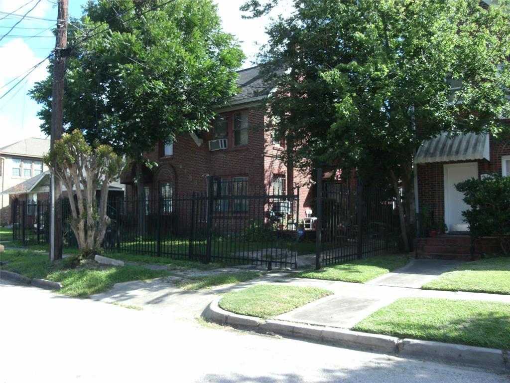 2109 Berry Street - Photo 1