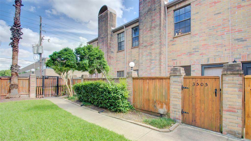 9800 Pagewood Lane - Photo 1