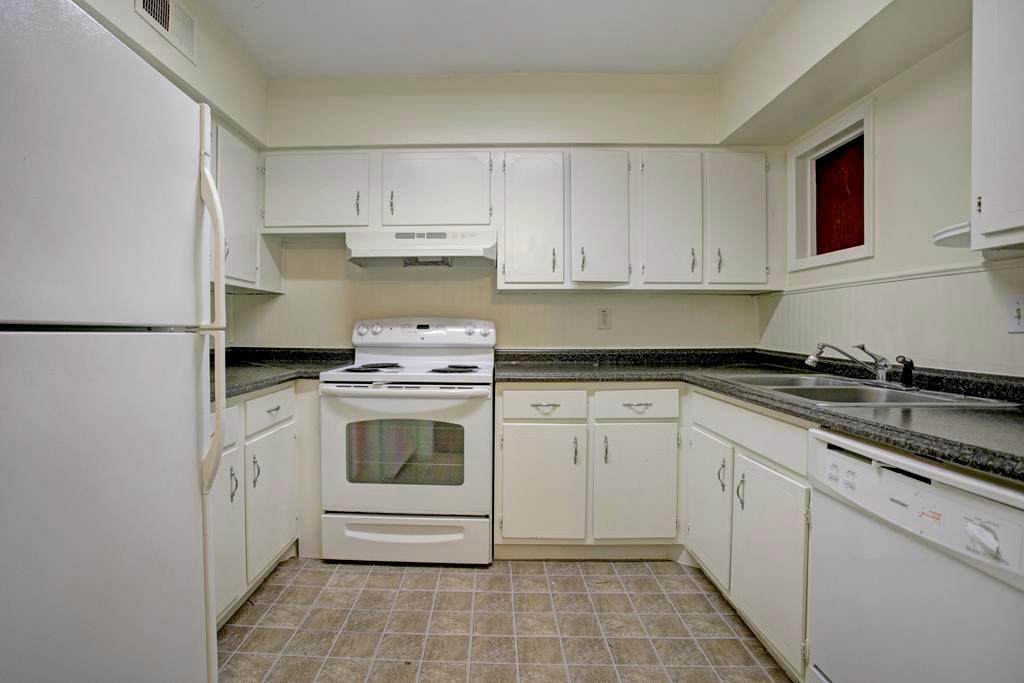9031 Gaylord - Photo 1