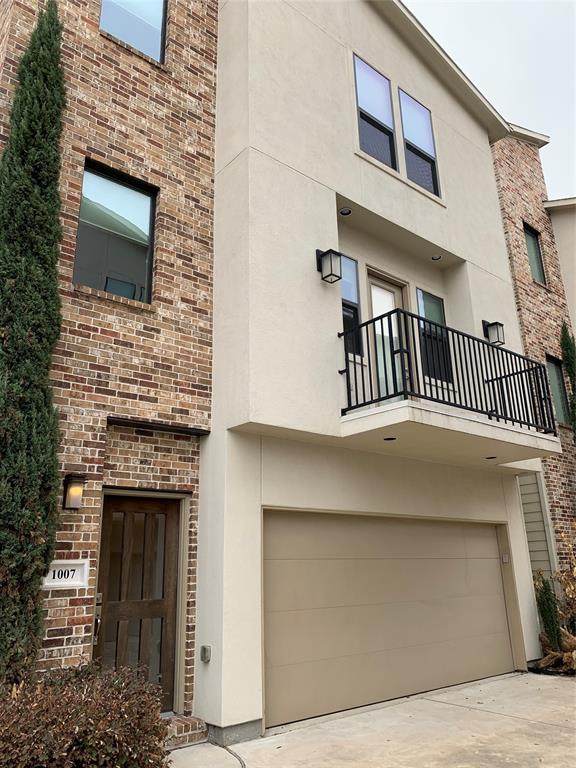 1007 Roberts Street - Photo 1