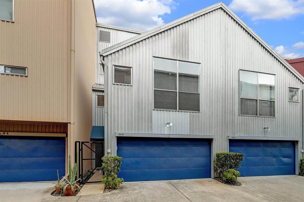 1637 Tuam Street - Photo 1
