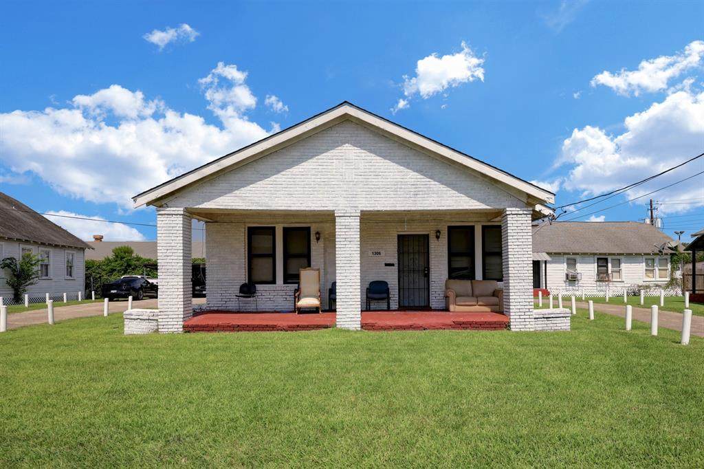 1308 Hughes Street - Photo 1