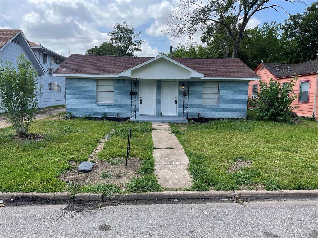 1904 11th Street - Photo 1