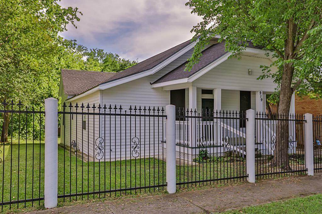 919 10th Street - Photo 1
