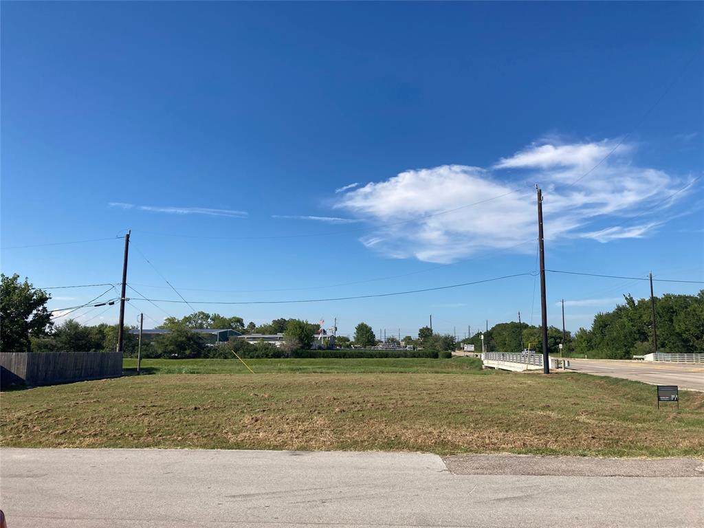 1618 Sens Road - Photo 1