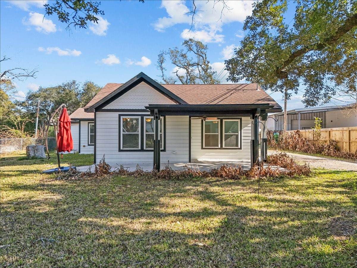 120 Illinois Avenue - Photo 1