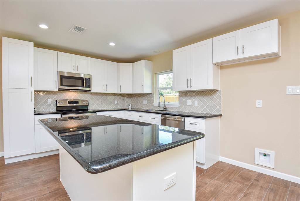 607 Emily Avenue - Photo 1