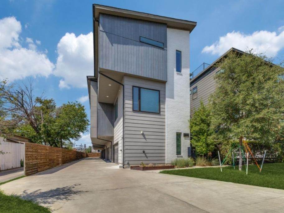 1715 Bennett Avenue - Photo 1