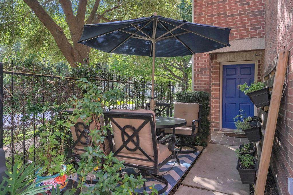 429 26th Street - Photo 1
