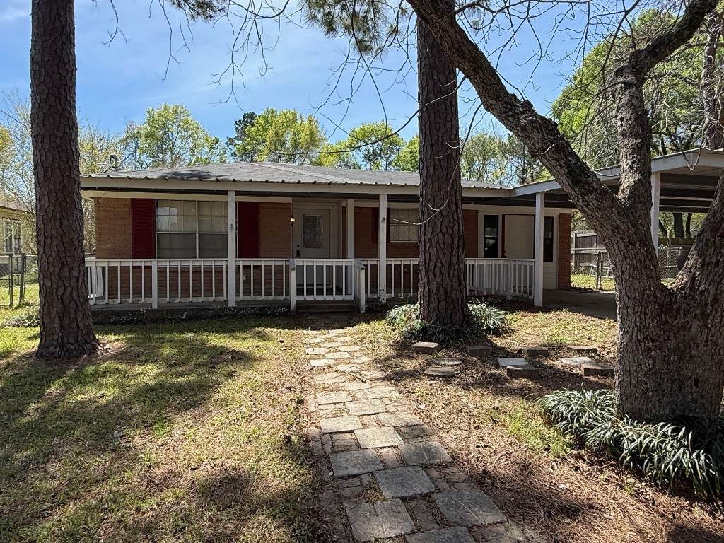 432 Young Street - Photo 1
