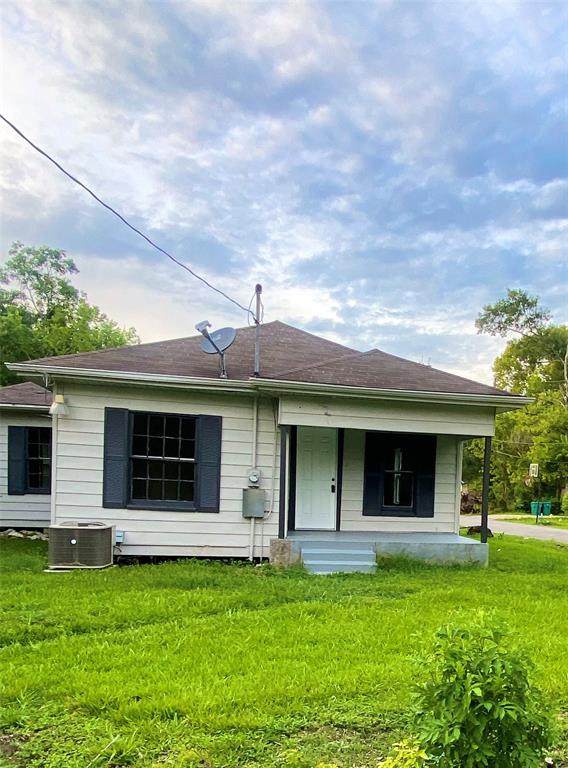 1600 John Avenue - Photo 1