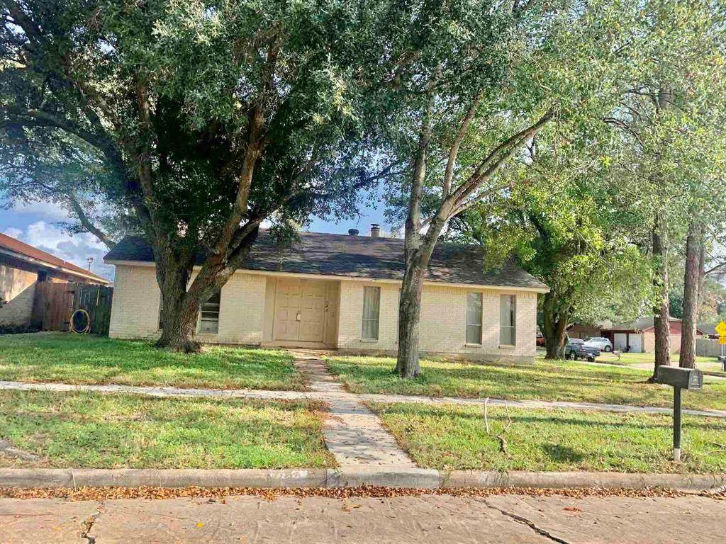 722 Stephanie Drive - Photo 1