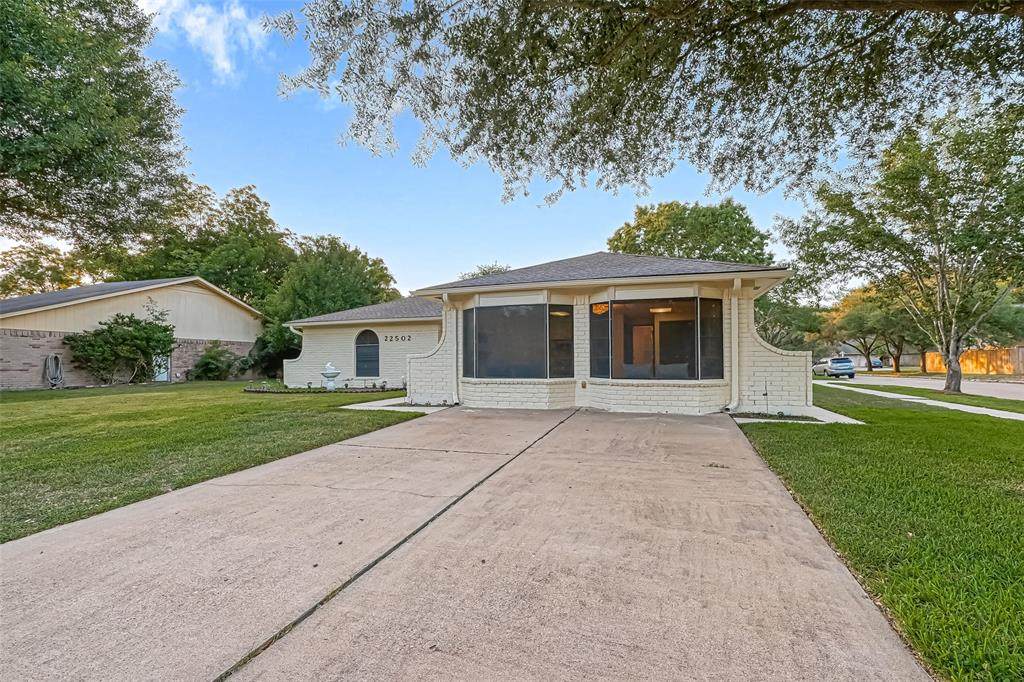 22502 Fincastle Drive - Photo 1