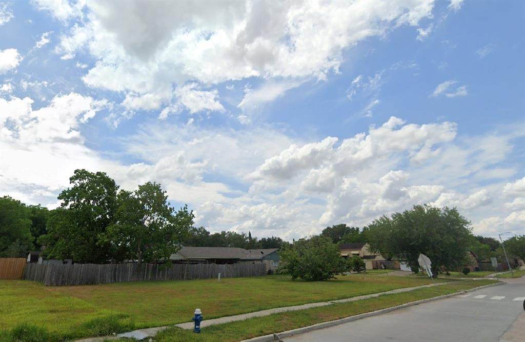 4842 Ridgeton Drive - Photo 1