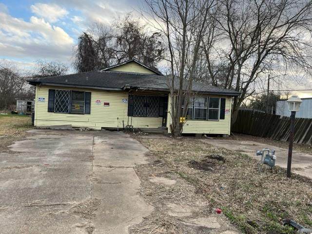 406 Armstrong Street - Photo 1