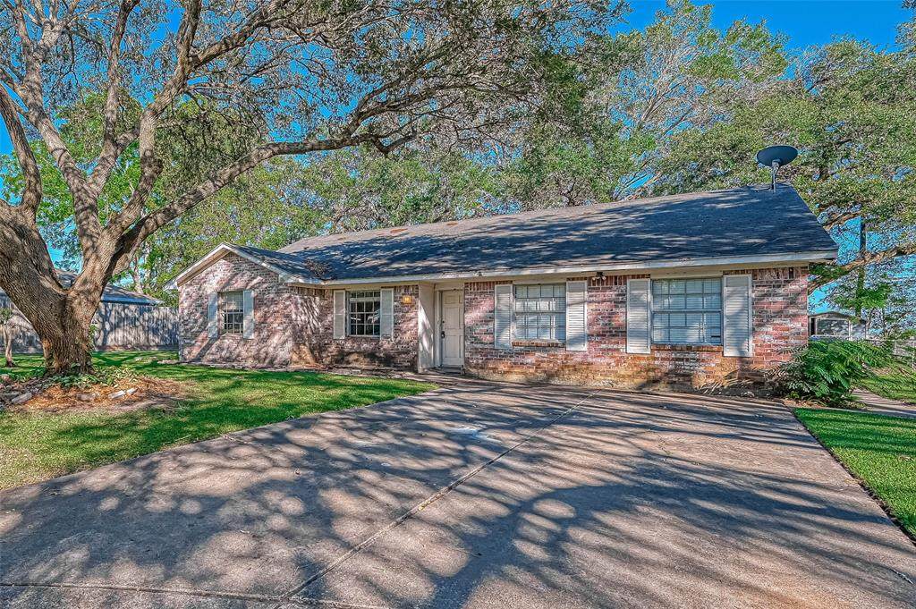 1713 Redwood Circle - Photo 1
