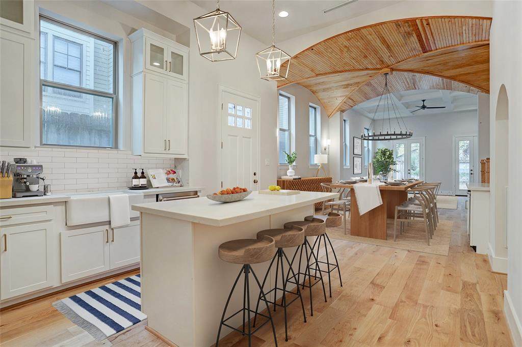 531 27TH Street - Photo 1