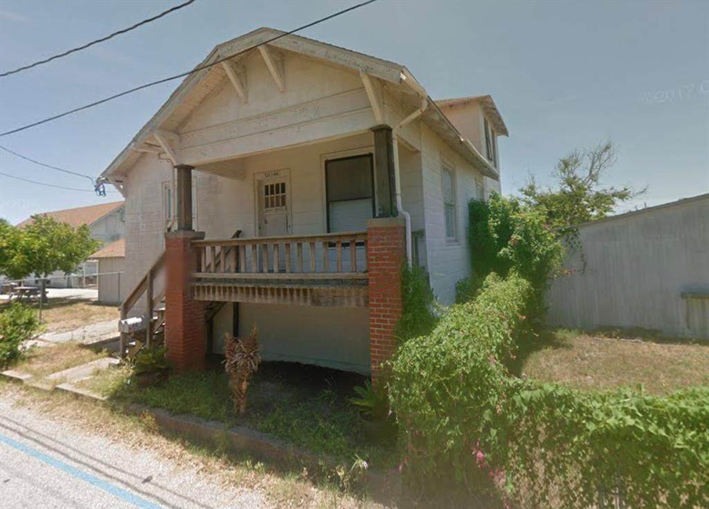 3215 Avenue Q 1/2 - Photo 1