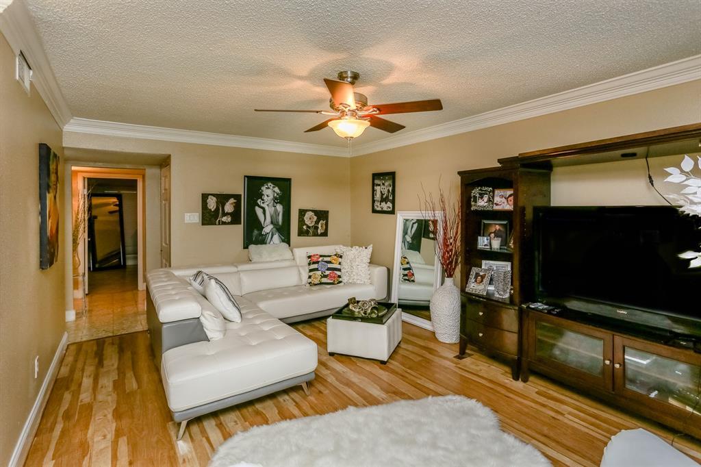 8211 Katy Freeway - Photo 1