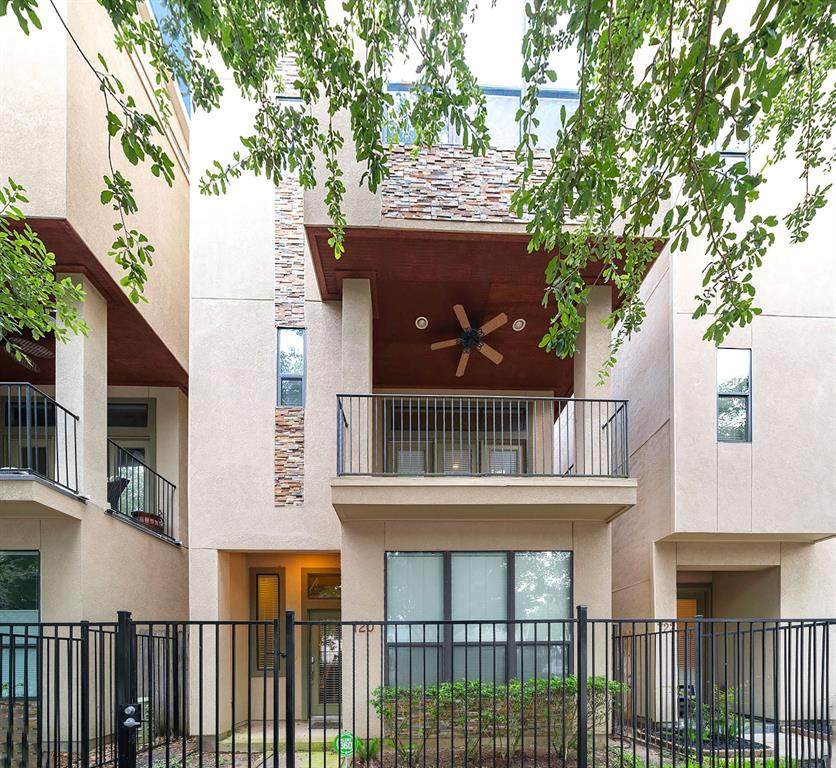 720 8th Street - Photo 1