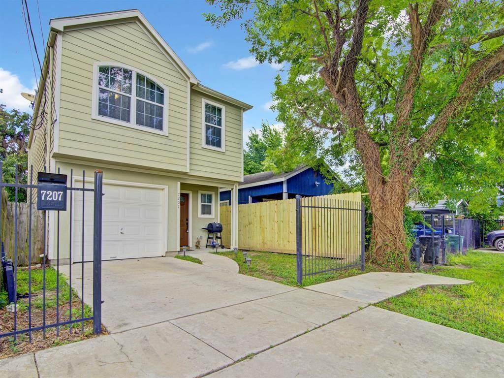 7207 Avenue K - Photo 1