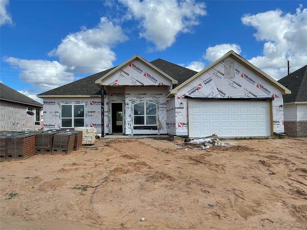 427 Hunters Crossing Drive - Photo 1