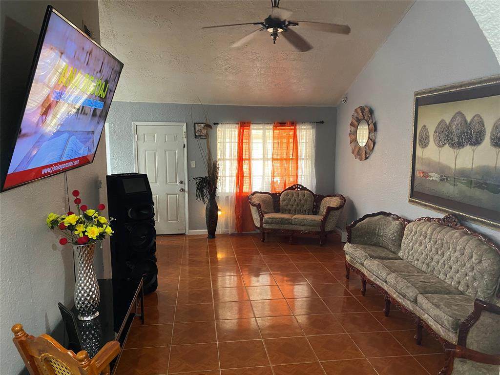 1035 Grand Oaks Drive - Photo 1