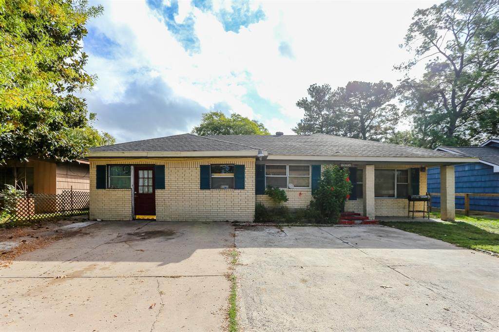 1634 Antoine Drive - Photo 1