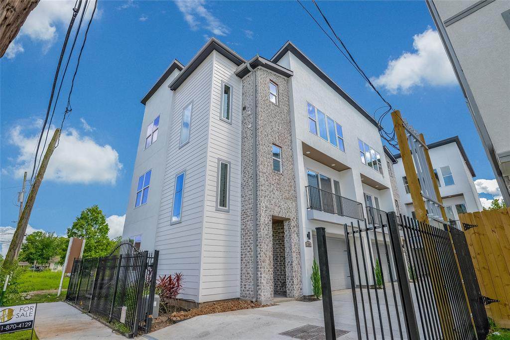 2314 Mcilhenny Street - Photo 1