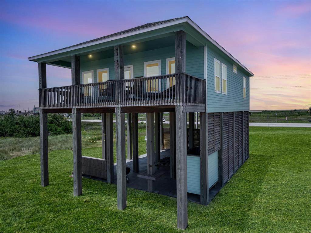 996 Alicia Drive - Photo 1