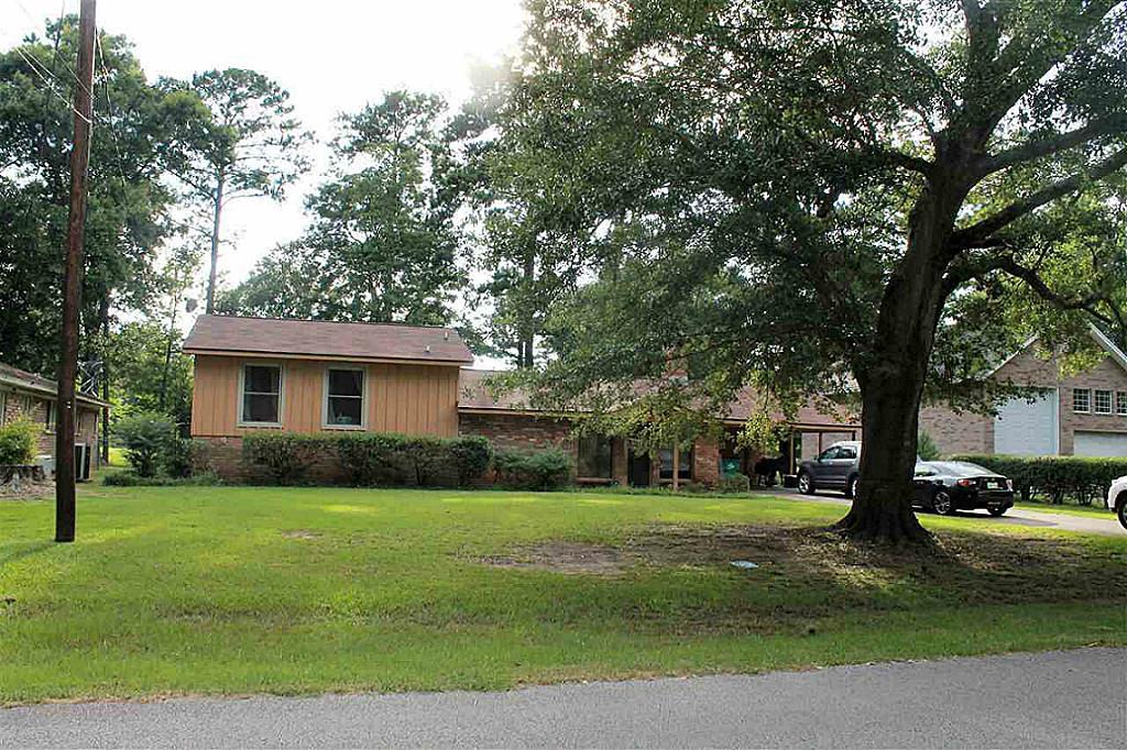 729 Wildwood - Photo 1