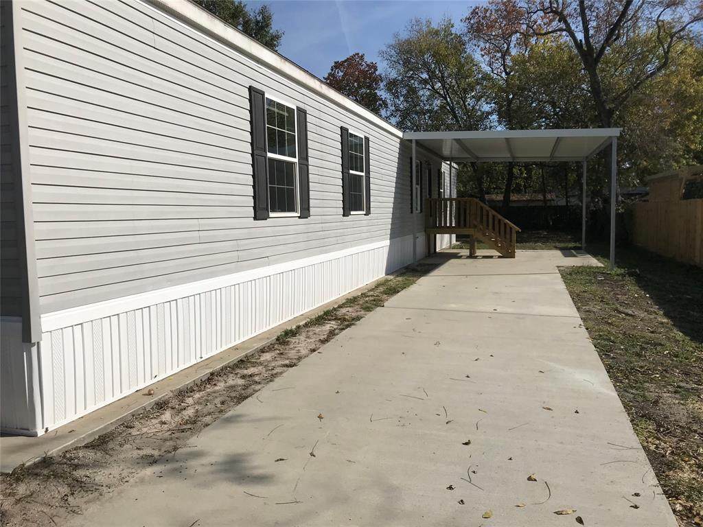 2627 Goldenrod - Photo 1
