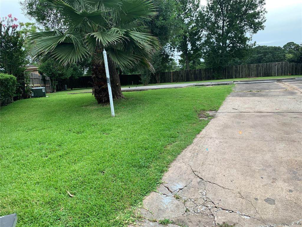 7202 Wenwood Circle - Photo 1
