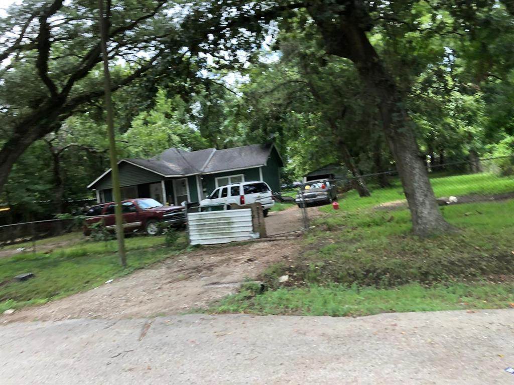 2925 Sadler Street - Photo 1