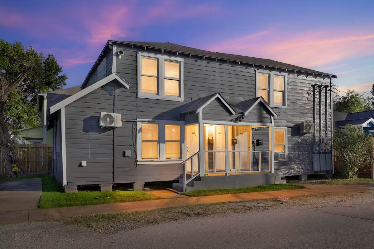 1401 Collier Street - Photo 1